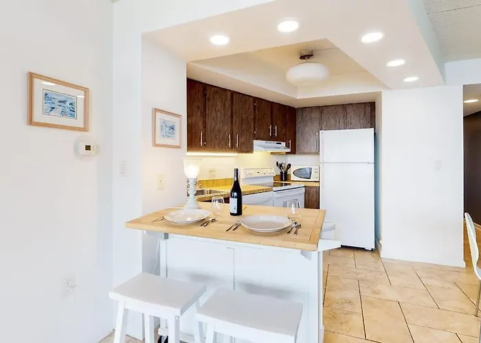 Delightful Well-equipped Beachfront With Balcony Views Pools & Gym *