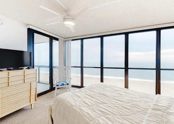 Delightful Well-equipped Beachfront With Balcony Views Pools & Gym Holiday home Ocean City
