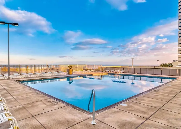 Delightful Well-equipped Beachfront With Balcony Views Pools & Gym Holiday home