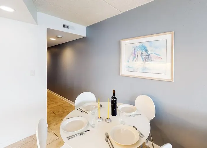 Holiday home Delightful Well-equipped Beachfront With Balcony Views Pools & Gym
