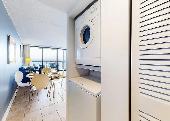 Delightful Well-equipped Beachfront With Balcony Views Pools & Gym *