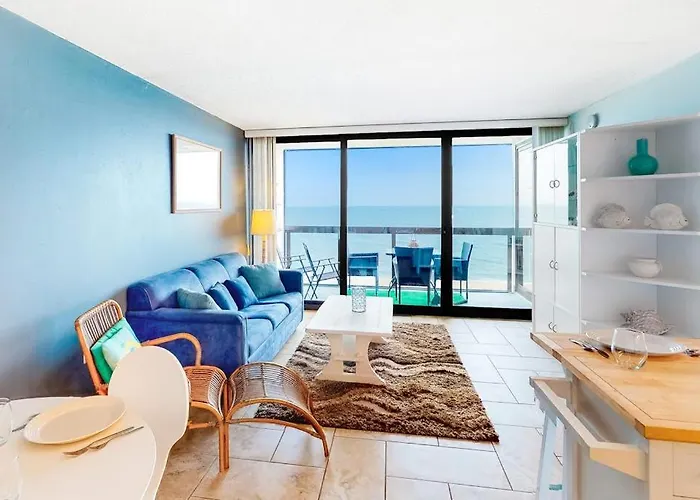 Delightful Well-equipped Beachfront With Balcony Views Pools & Gym *