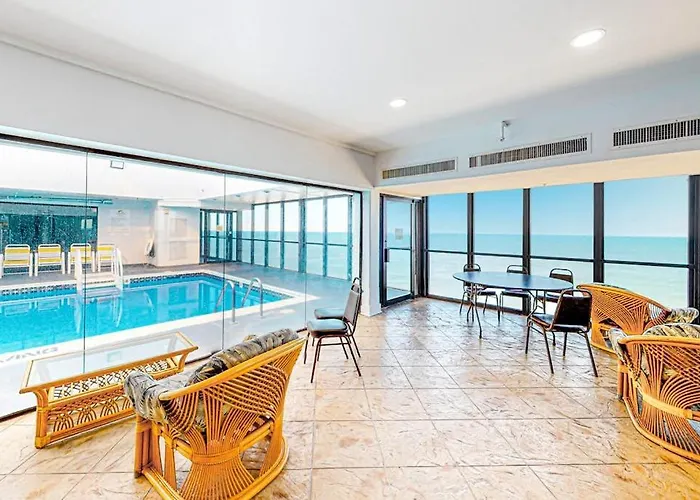 Delightful Well-equipped Beachfront With Balcony Views Pools & Gym *