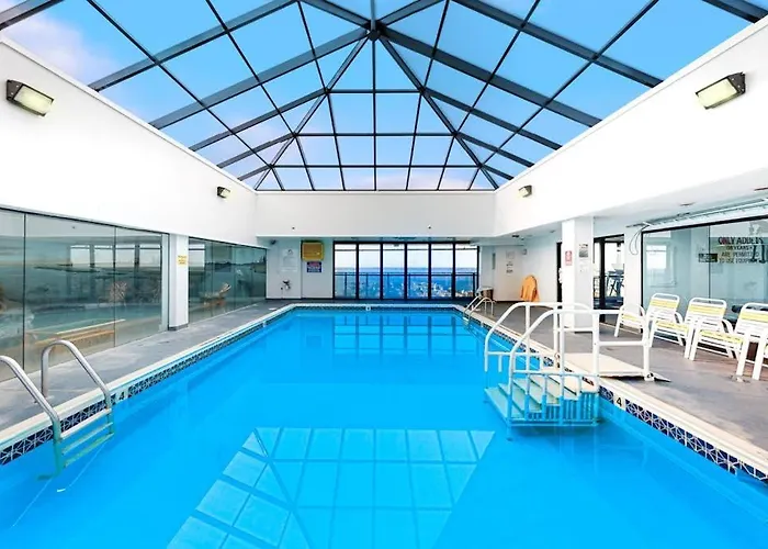 Delightful Well-equipped Beachfront With Balcony Views Pools & Gym *