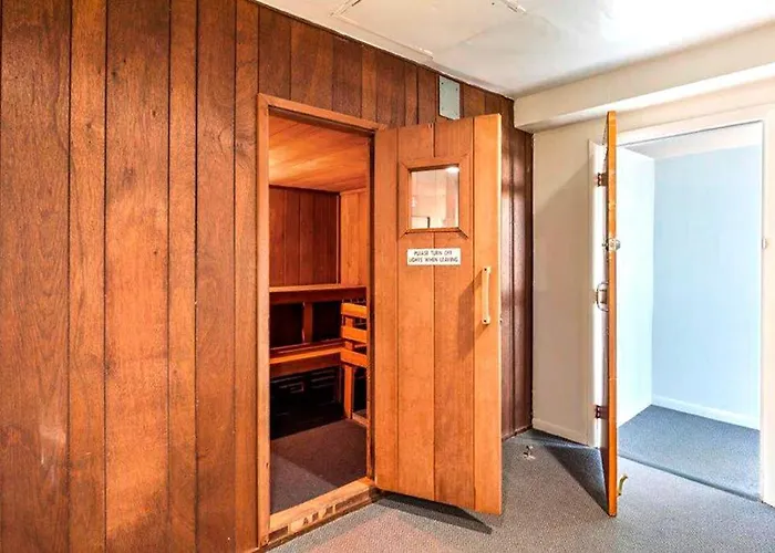 Holiday home Delightful Well-equipped Beachfront With Balcony Views Pools & Gym