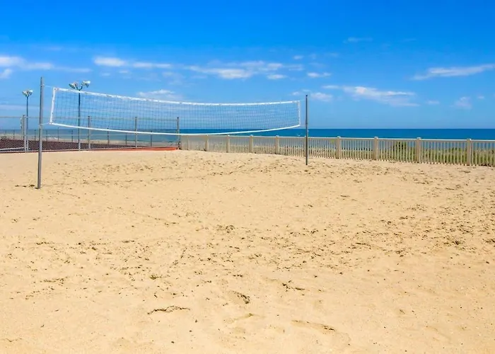 Delightful Well-equipped Beachfront With Balcony Views Pools & Gym Holiday home